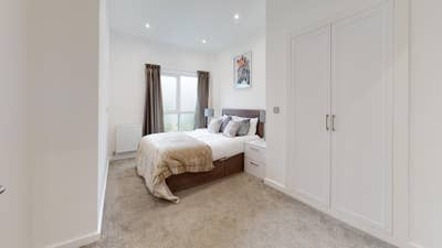 Modern 2-Bed Apartment – Gym, Lounge, Gas Included Main Photo