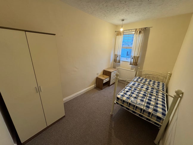 A Refurbished Single Room - Town Centre Main Photo