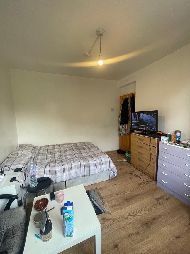 Nice Room in Stepney Green/Whitechapel Area Main Photo