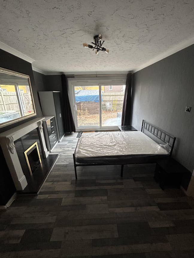 ** Lovely Double Room with Private Garden ** Main Photo