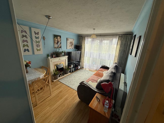 Spacious 1 Bedroom Flat located in Slough Main Photo