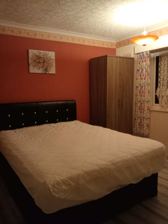 Double rooms available in B70 west Bromwich  Main Photo