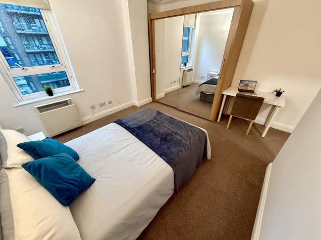 Lovely ensuite - brand new furnitures Main Photo