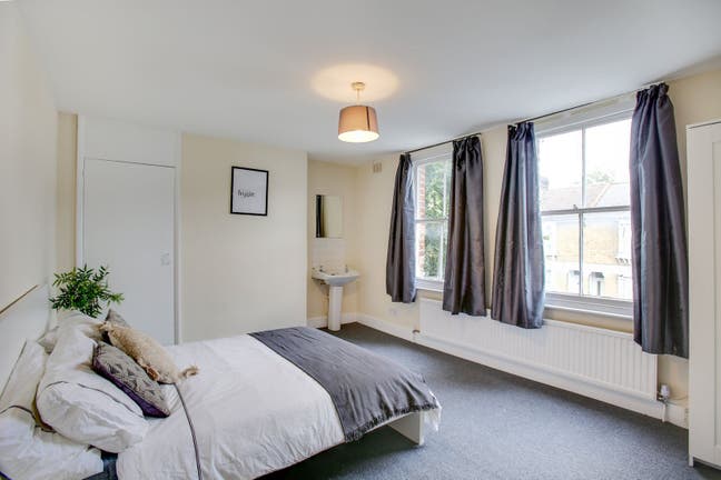 West Ealing Double Bedroom Main Photo