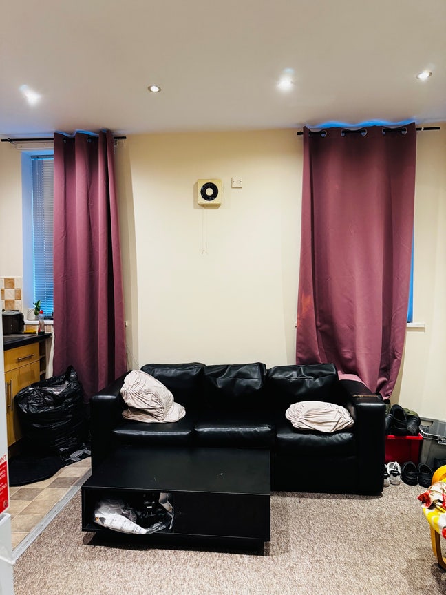 One bed flat available  Main Photo