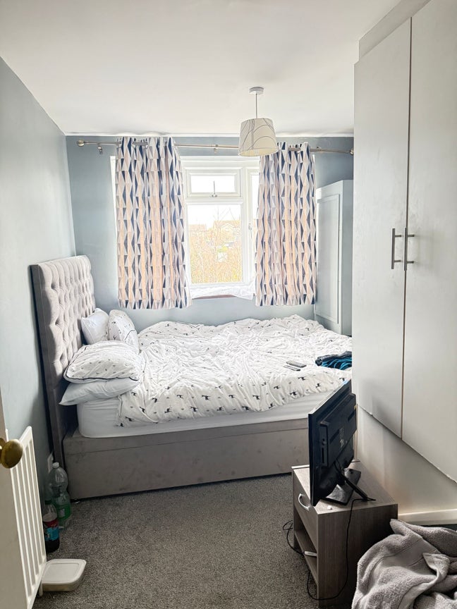 Lovely Double Room@RM16 4JB /Grays Main Photo