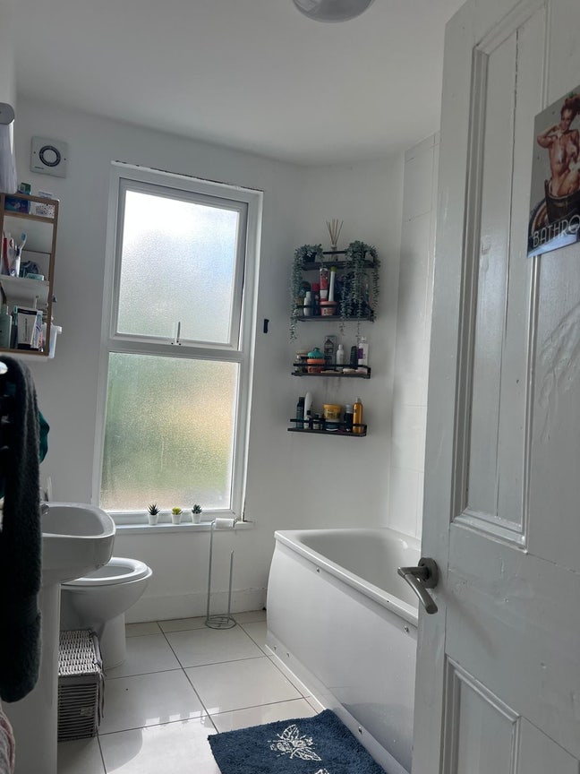 Big Front Room in a house.  Main Photo