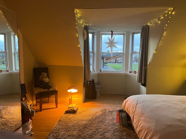 Lovely double bedroom in Stockbridge house Main Photo