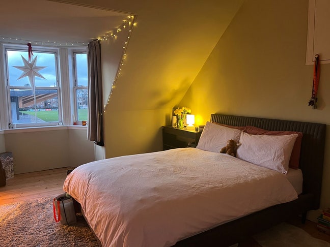 Lovely double bedroom in Stockbridge house Main Photo