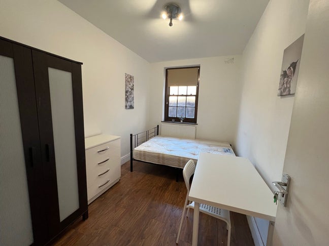 🌟Bright Double Room 5 Min Far from Canada Water🌟 Main Photo