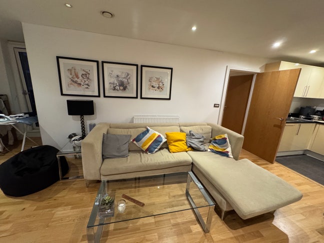 En-suite Double room available in Canary Wharf Main Photo