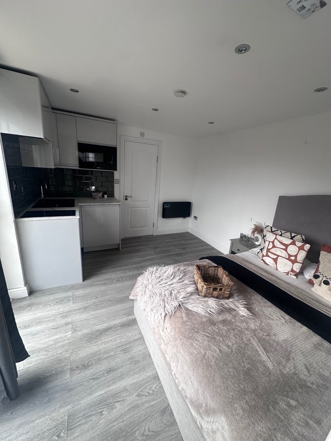 Cosy Garden Micro-studio, Short term lets welcome  Main Photo