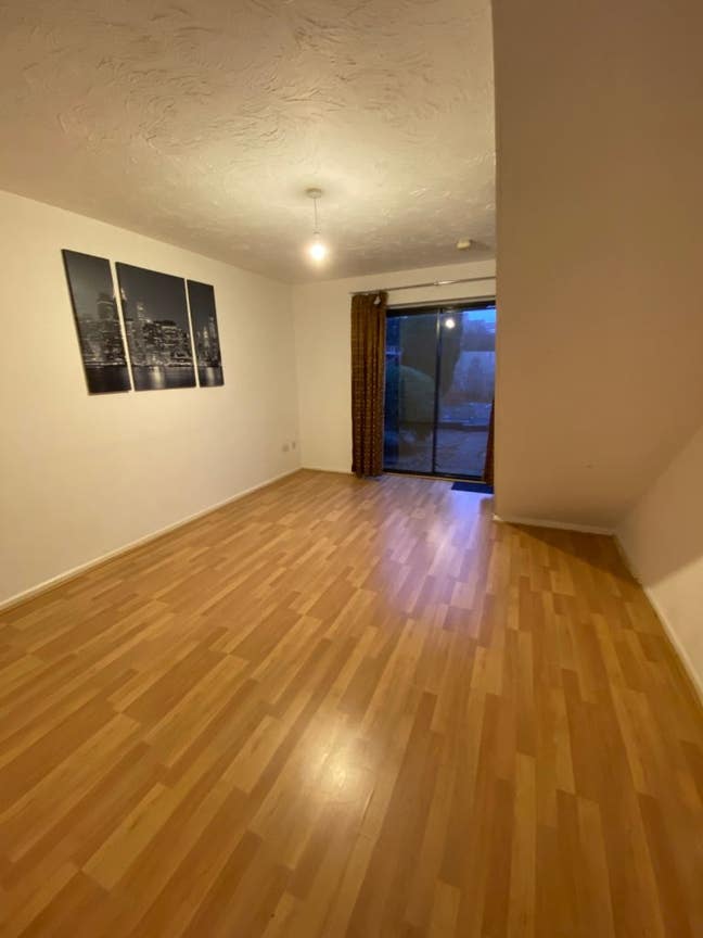 Beautiful 2-Bed House Near Parkway Station | BS34 Main Photo