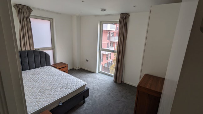 Double room in Newly Renovated Flat| East Village  Main Photo