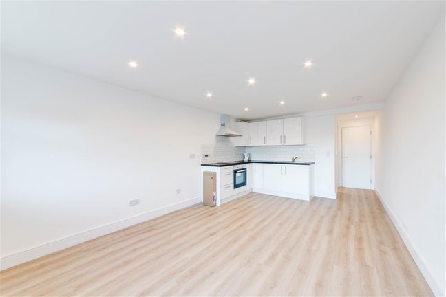 5 Bed house in Mitcham  Main Photo