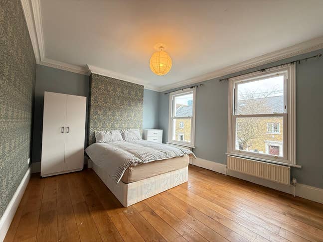 3 Spacious Double Bedrooms Available Now in E14 Main Photo