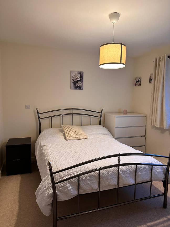 Double room with private bathroom available Main Photo