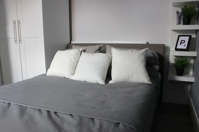 Walk to Reading Station in 5 Mins 🚂✔️💛 Main Photo