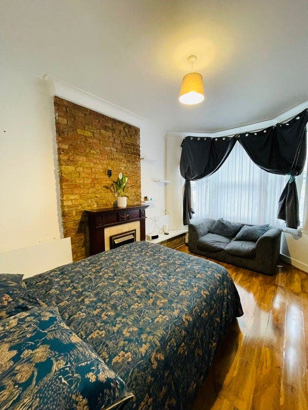 🏡 Double Room Available in Mitcham/ Hackbridge Main Photo