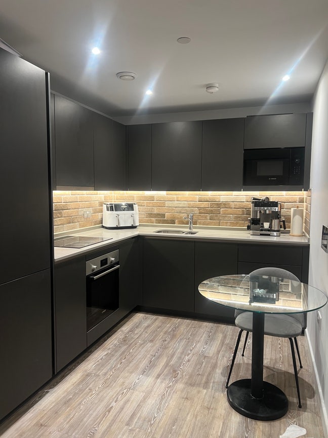 1 Bed Gorgeous Castlefield Flat- Parking Included! Main Photo