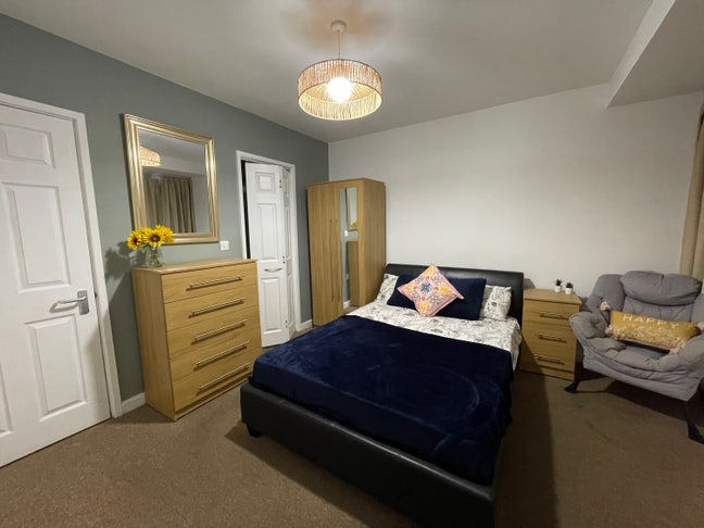 Spacious Double Ensuite room I All bills Inc  Main Photo