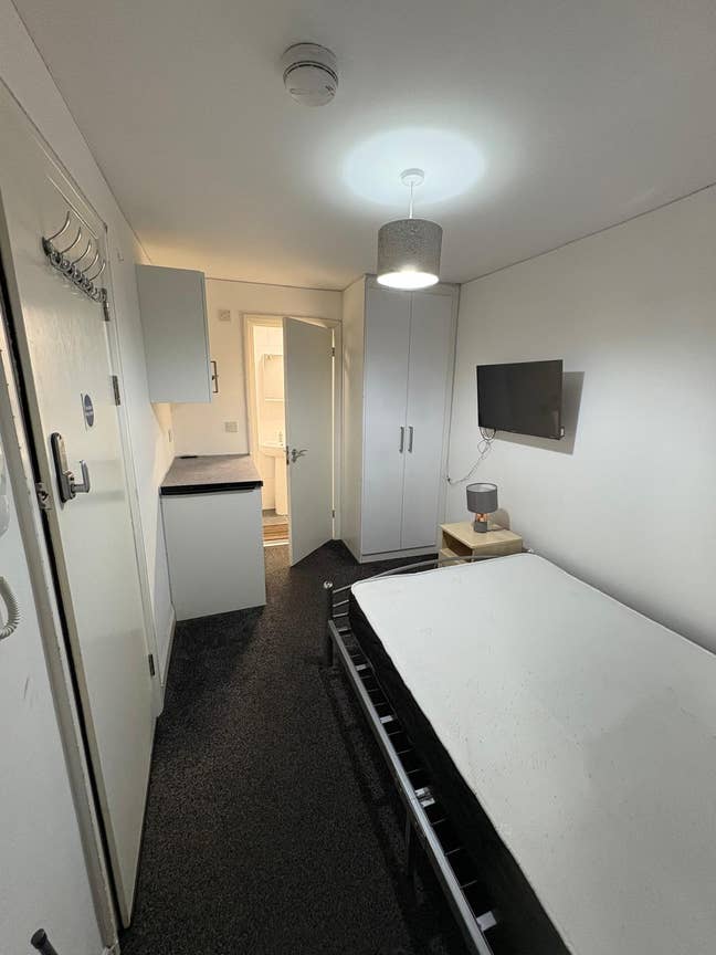 Ensuite Studio-Style Room Main Photo