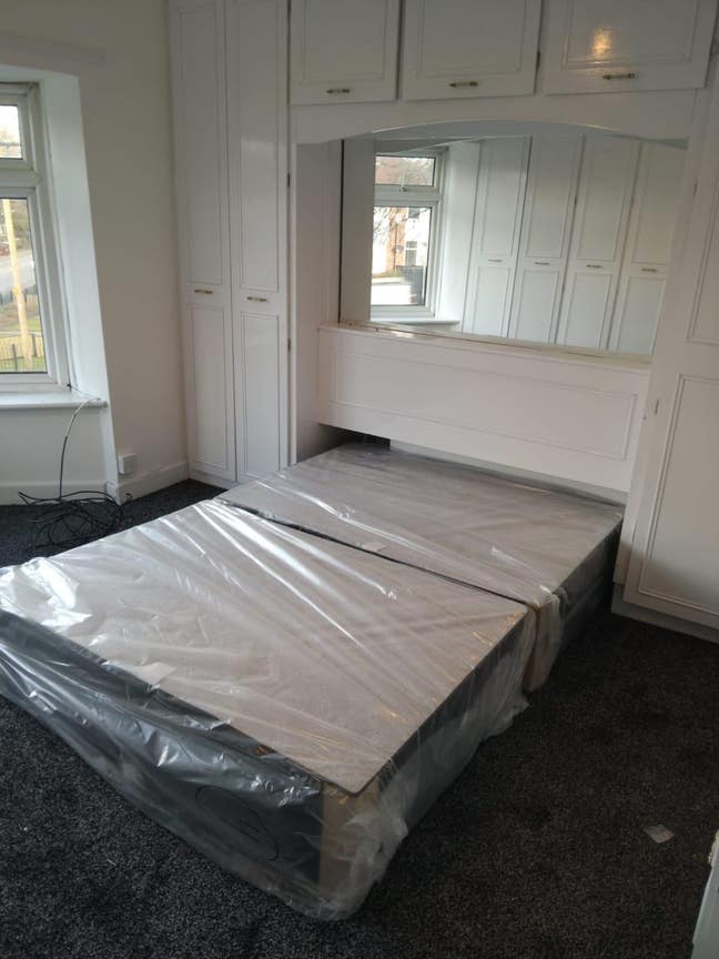 Double room is available for rent in - BL1 5SN Main Photo