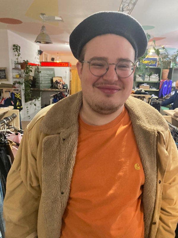 2 young professionals looking for a flatmate Main Photo