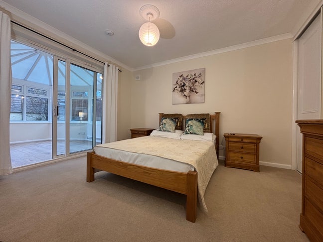 Large Room  with Conservatory and garden access Main Photo