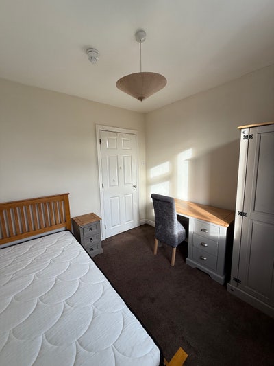 1 Single Room in 5 bed house share Main Photo