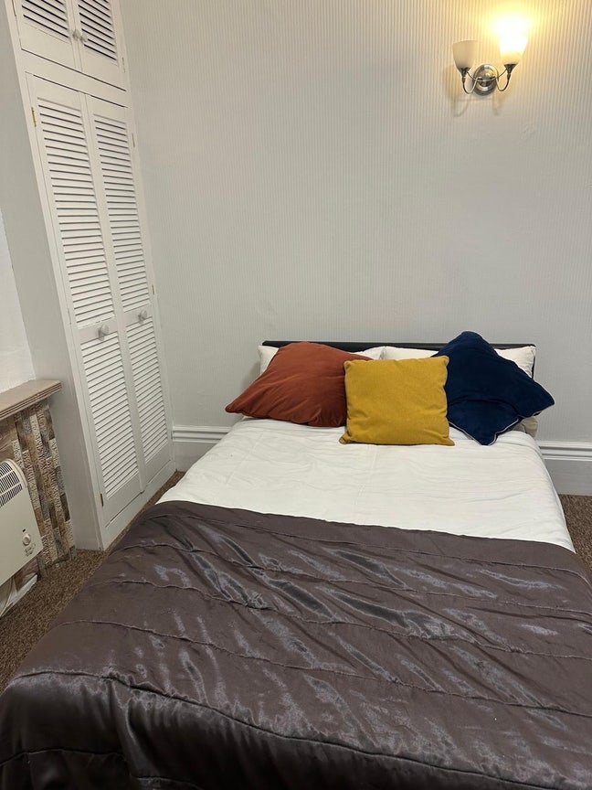 Town Centre - Studio £570 inc bills Main Photo