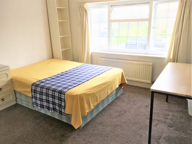 Cosy double from 7 Feb, inclusive, shared house Main Photo