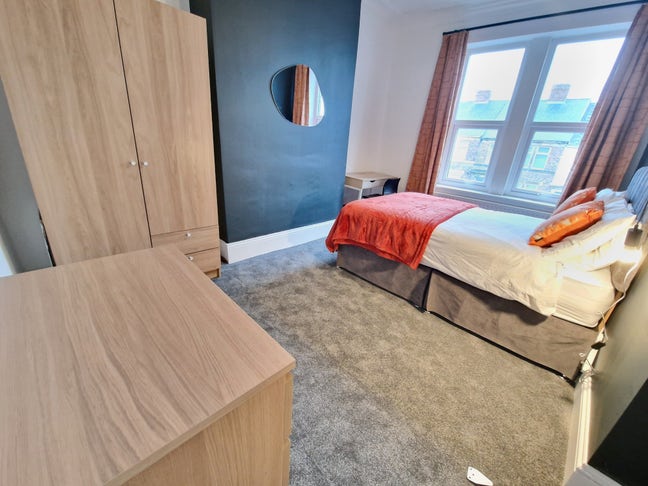 Lovely Furnished Double - Bills/ Wifi/ *Cleaner Main Photo