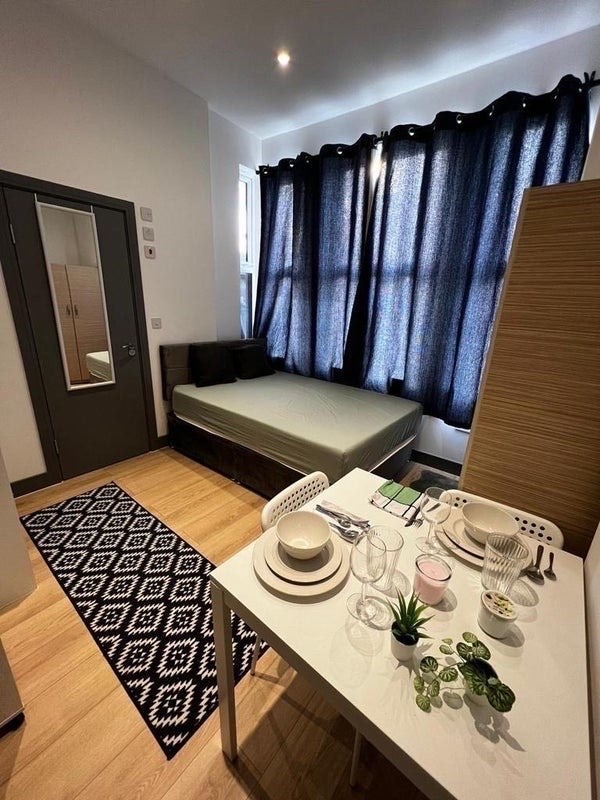 🛏️ Studio Flat to Let in -Streatham Common Main Photo