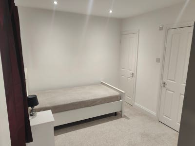 Furnished En-suite Room for female  Main Photo
