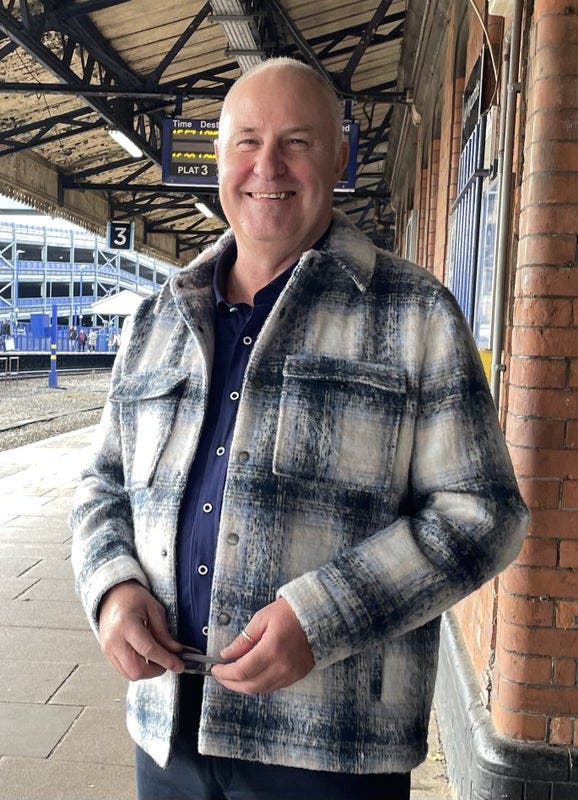 Professional Male seeks a double room Main Photo