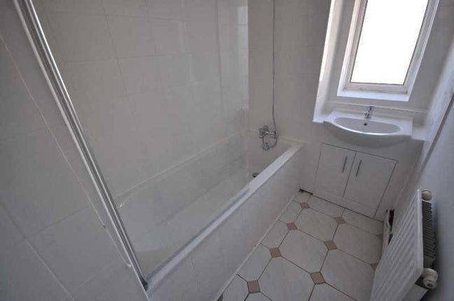 Room available in Haggerston from 5th Jan Main Photo