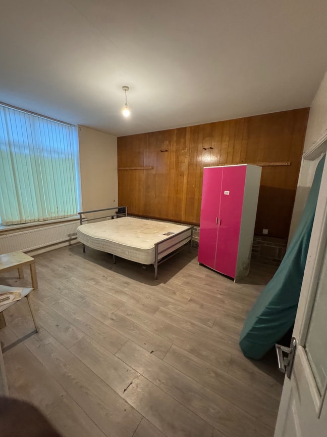 Room to Rent in sated accommodation  Main Photo