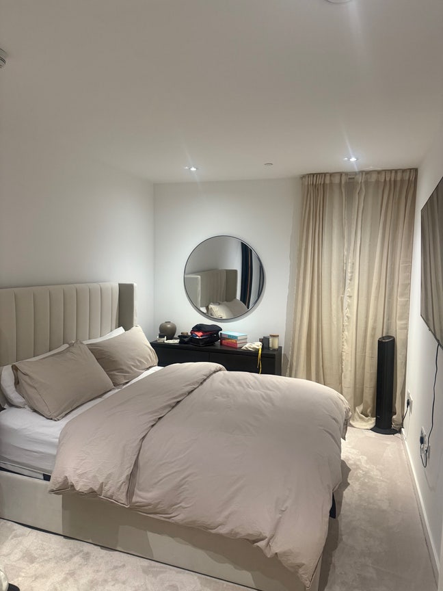 Large double bedroom with private bathroom zone 1  Main Photo