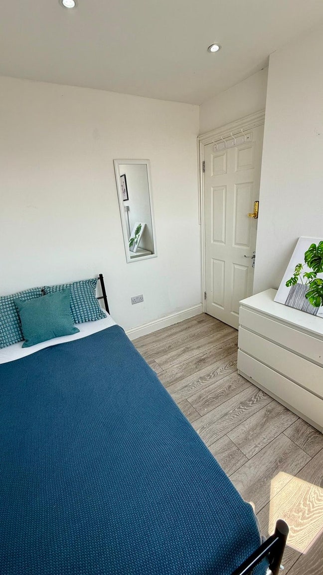 Super Cheap Single Room Kilburn Area, Zone 2 Main Photo