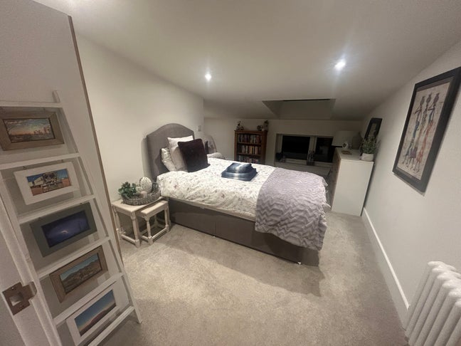 1 Bed Double Room with private bathroom Main Photo