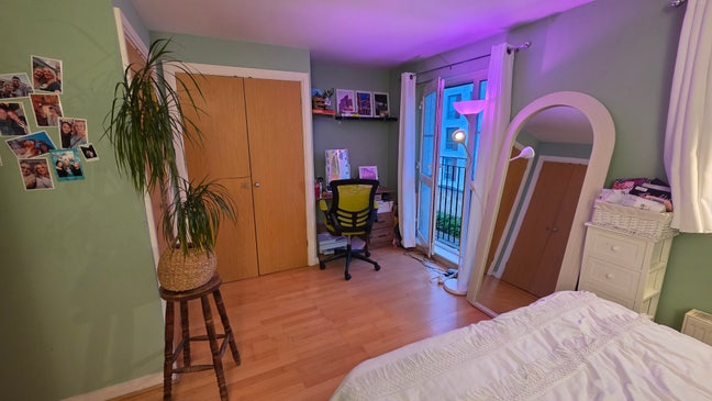 Mid-Dec-mid-Feb en suite sublet in friendly house Main Photo