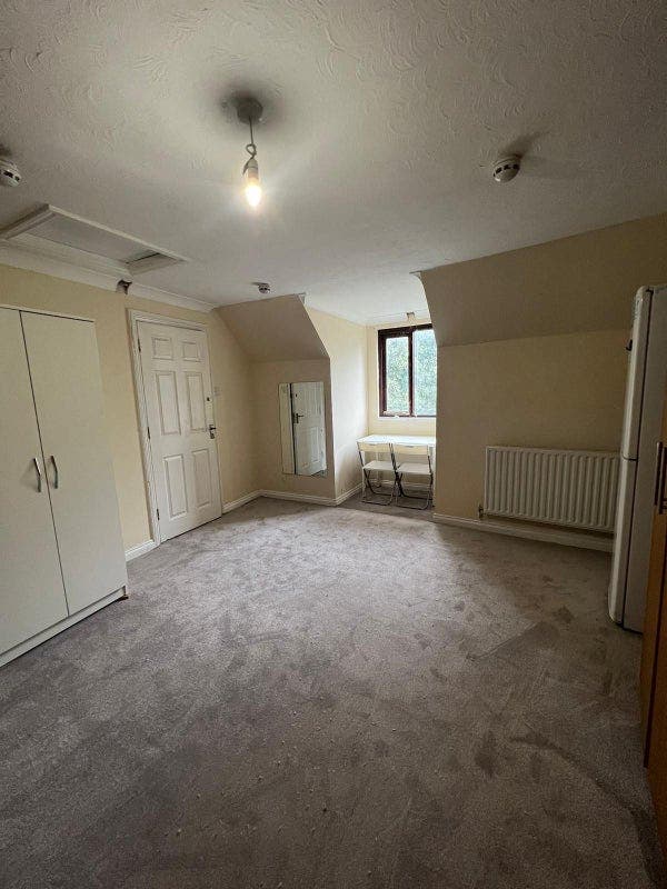 Bed in a double room to share with another person Main Photo