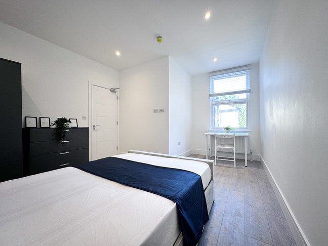 Modern Double Room in NW10 – Great Location Main Photo