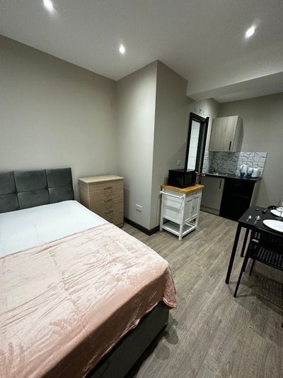 🏡 Self Contained Studio to Let in Greenford  Main Photo