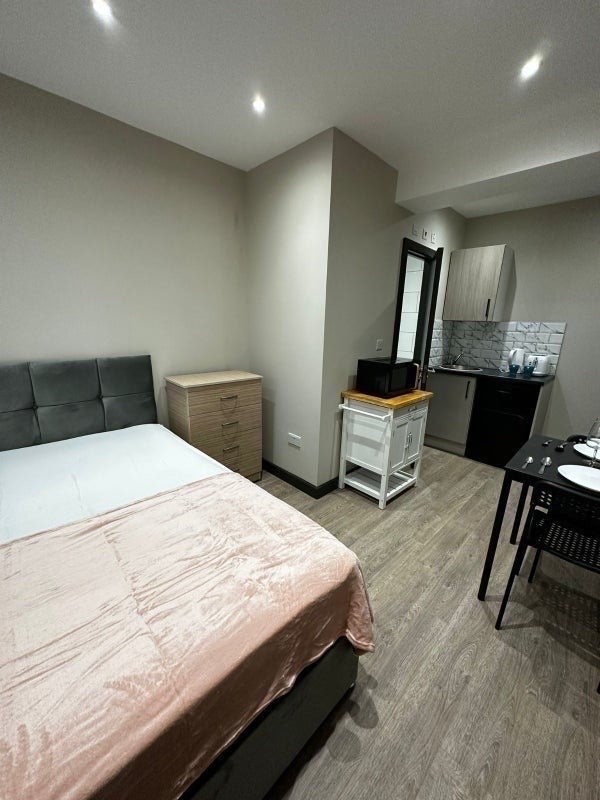 🏡 Self Contained Studio to Let in Greenford  Main Photo