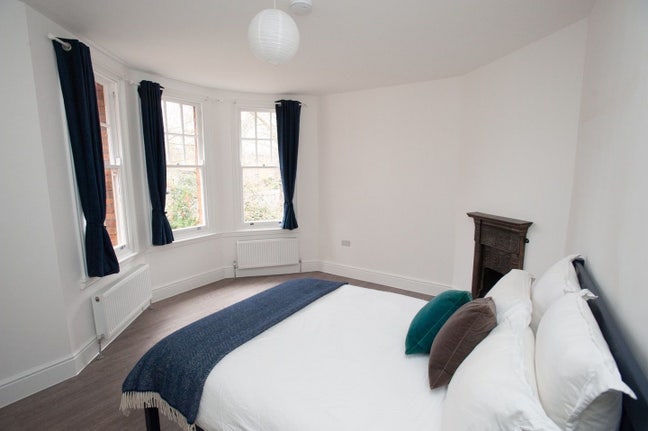 Large double room near Alexandra Palace Main Photo