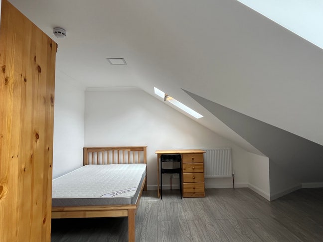 A Spacious and Cozy Loft Room for Rent Main Photo
