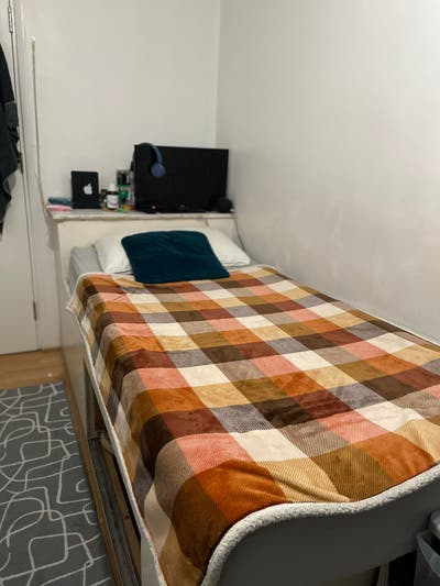 Single Room in Wembley Park Main Photo