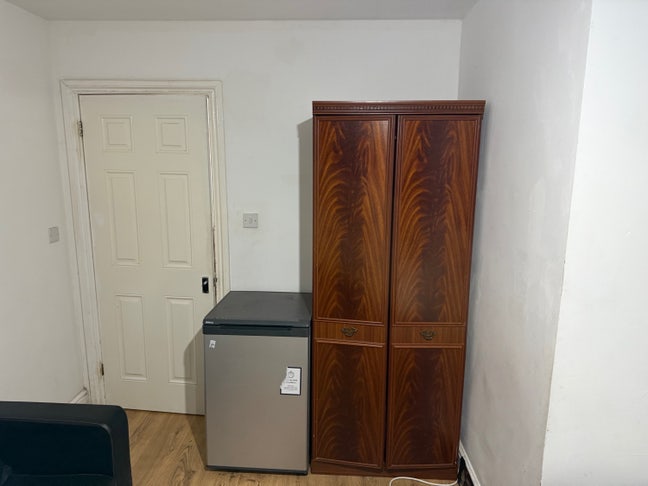 A room to rent in a 2bedroom flat Main Photo